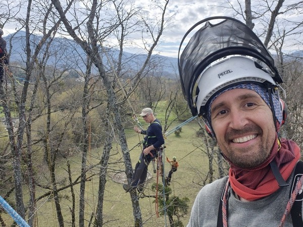 Portrait d'Antoine Birembaut, arboriculteur grimpeur et fondateur d'Arborigine à Chambéry